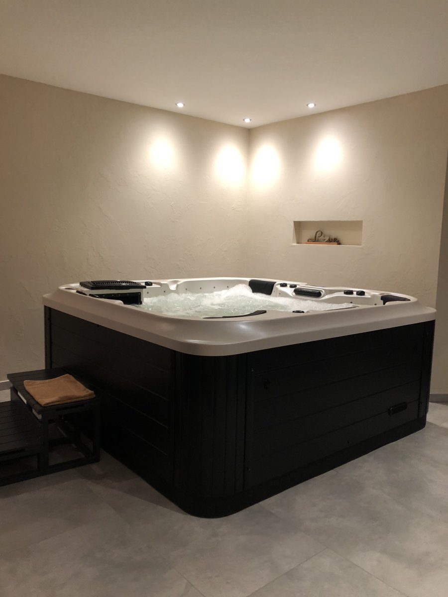 Espace Wellness avec spa et sauna